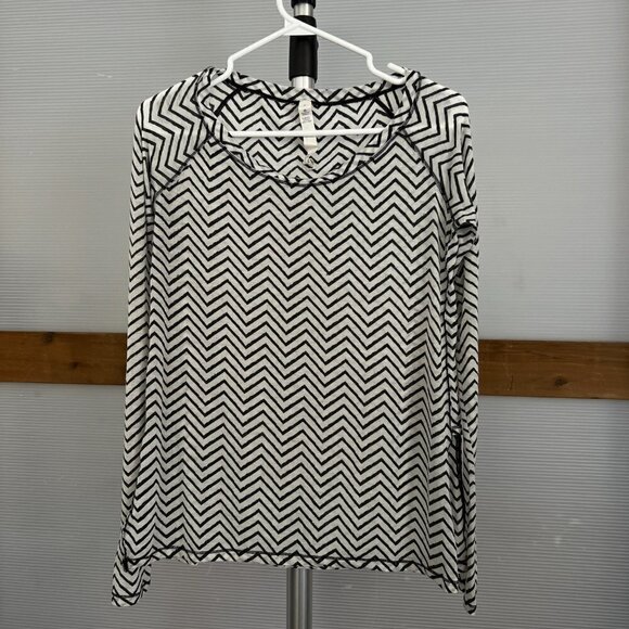Lululemon Presence of Mind Long Sleeve Top Textured Chevron Burnout Black Sz 6 - Picture 1 of 15